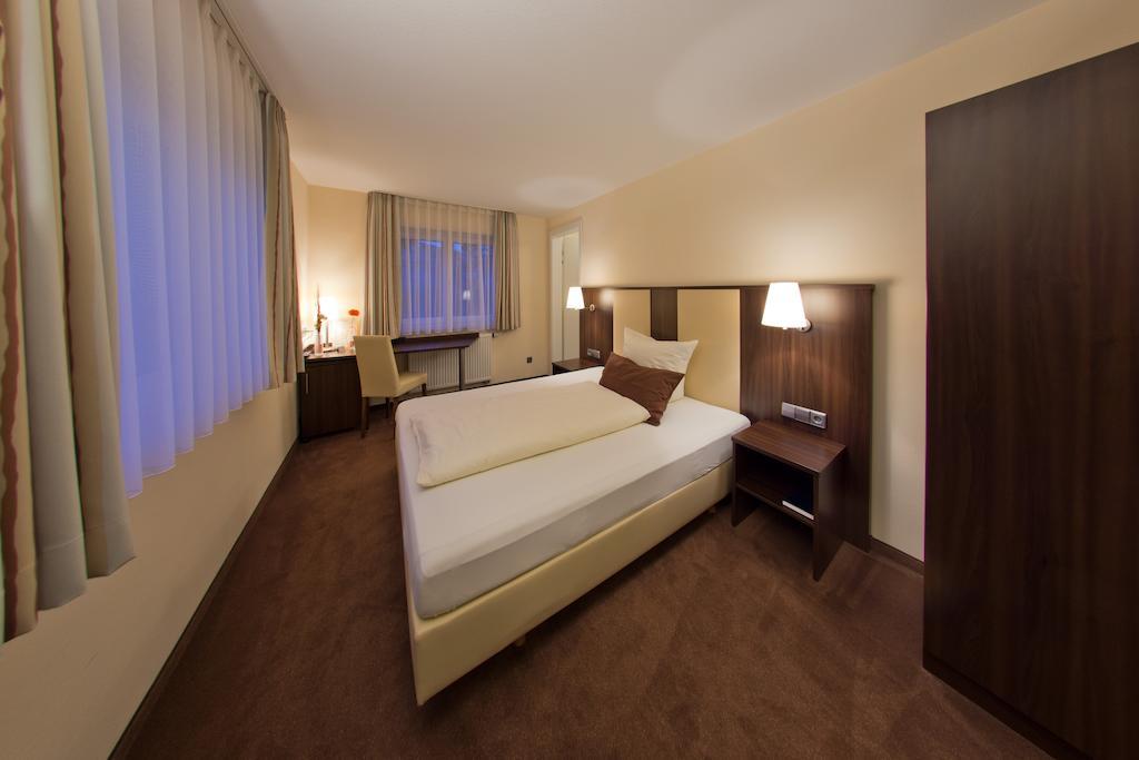 Dornstetten Hotel - Restaurant Sonneneck חדר תמונה